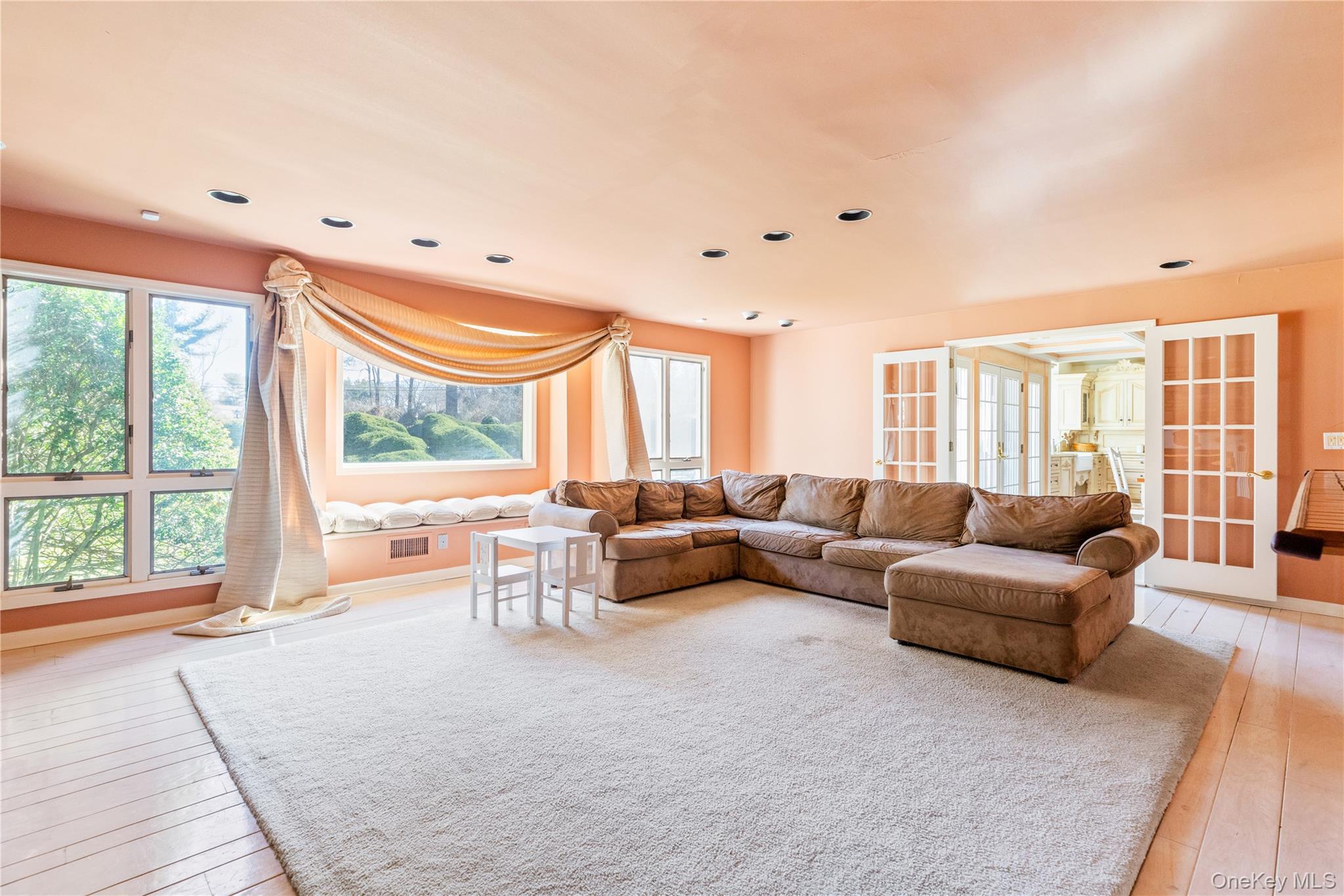 6 Longridge Lane, Old Brookville, NY 11545