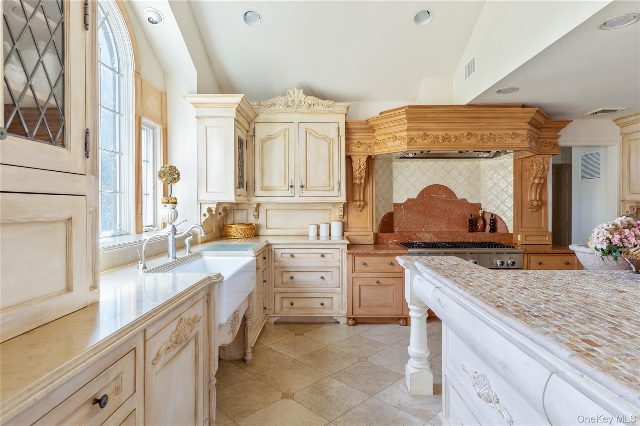 6 Longridge Lane, Old Brookville, NY 11545