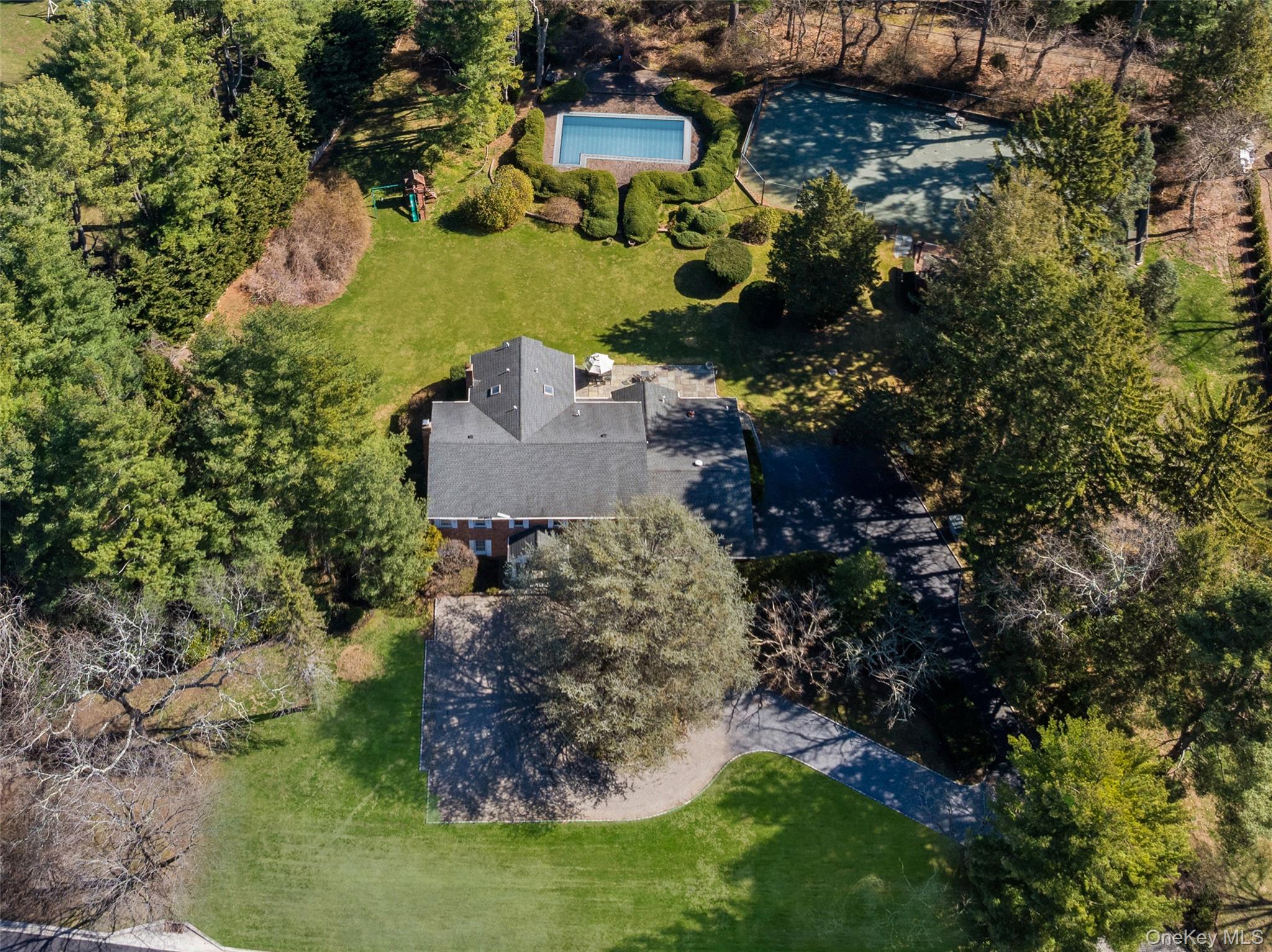 6 Longridge Lane, Old Brookville, NY 11545