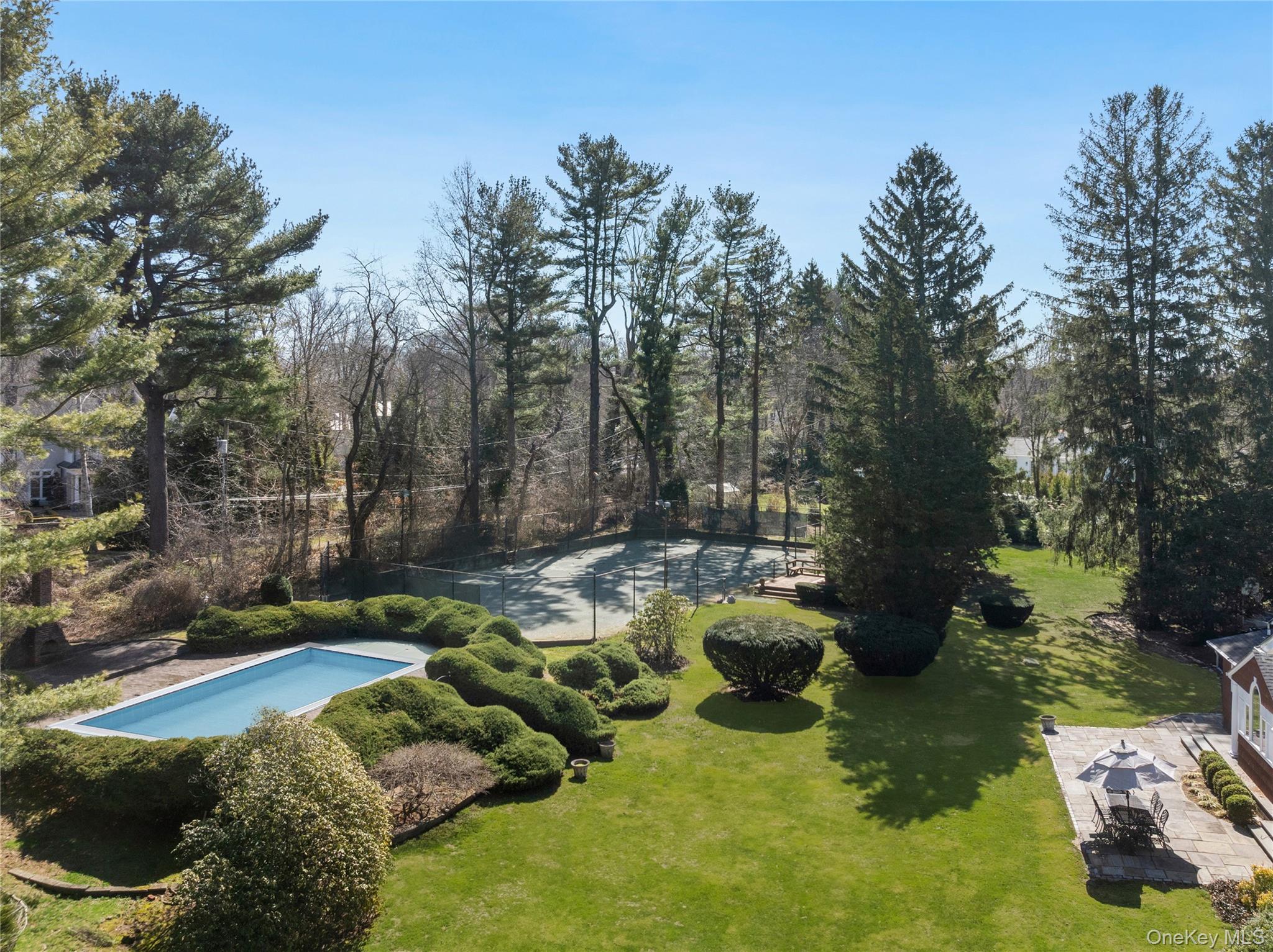 6 Longridge Lane, Old Brookville, NY 11545