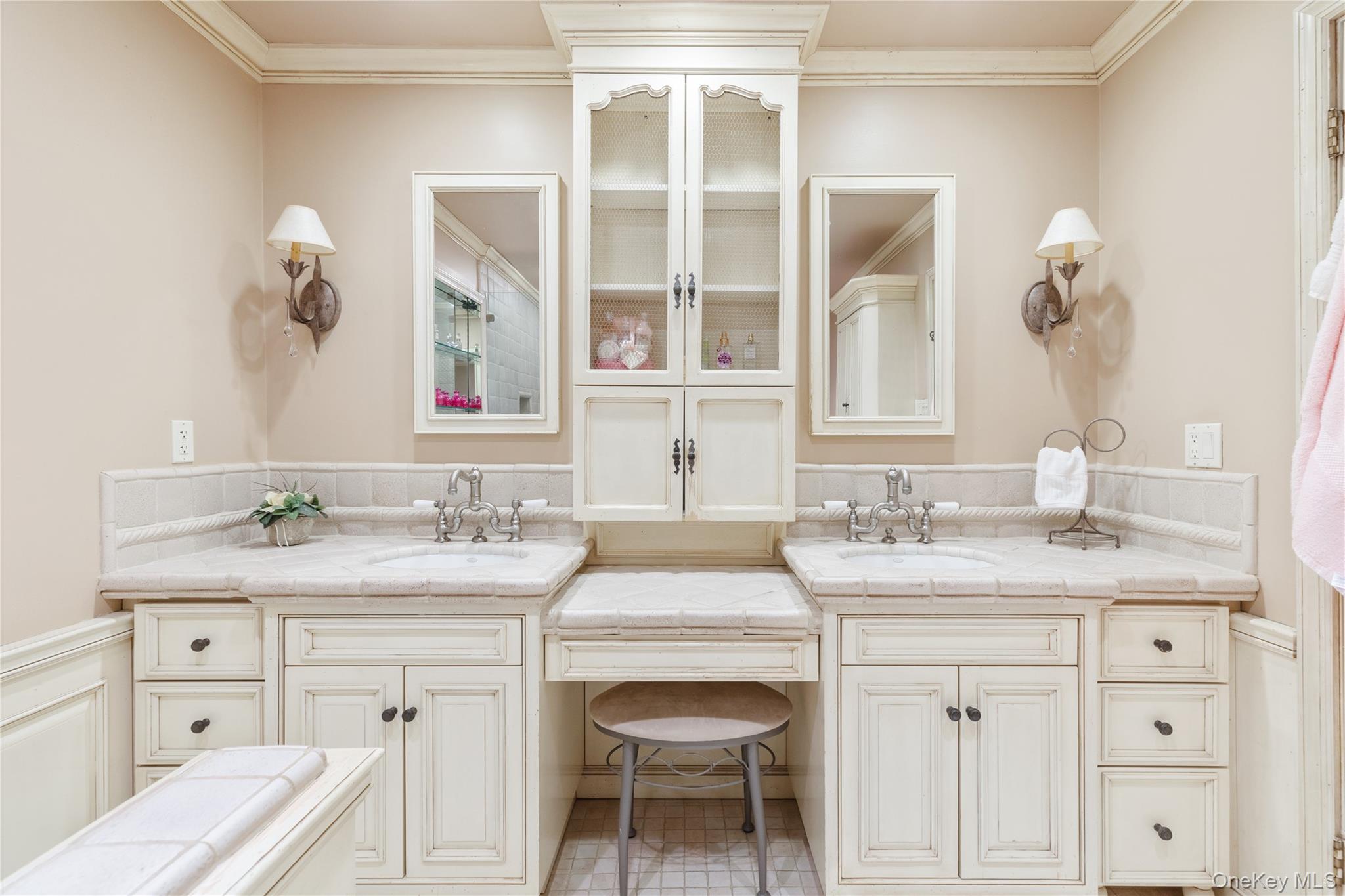 6 Longridge Lane, Old Brookville, NY 11545