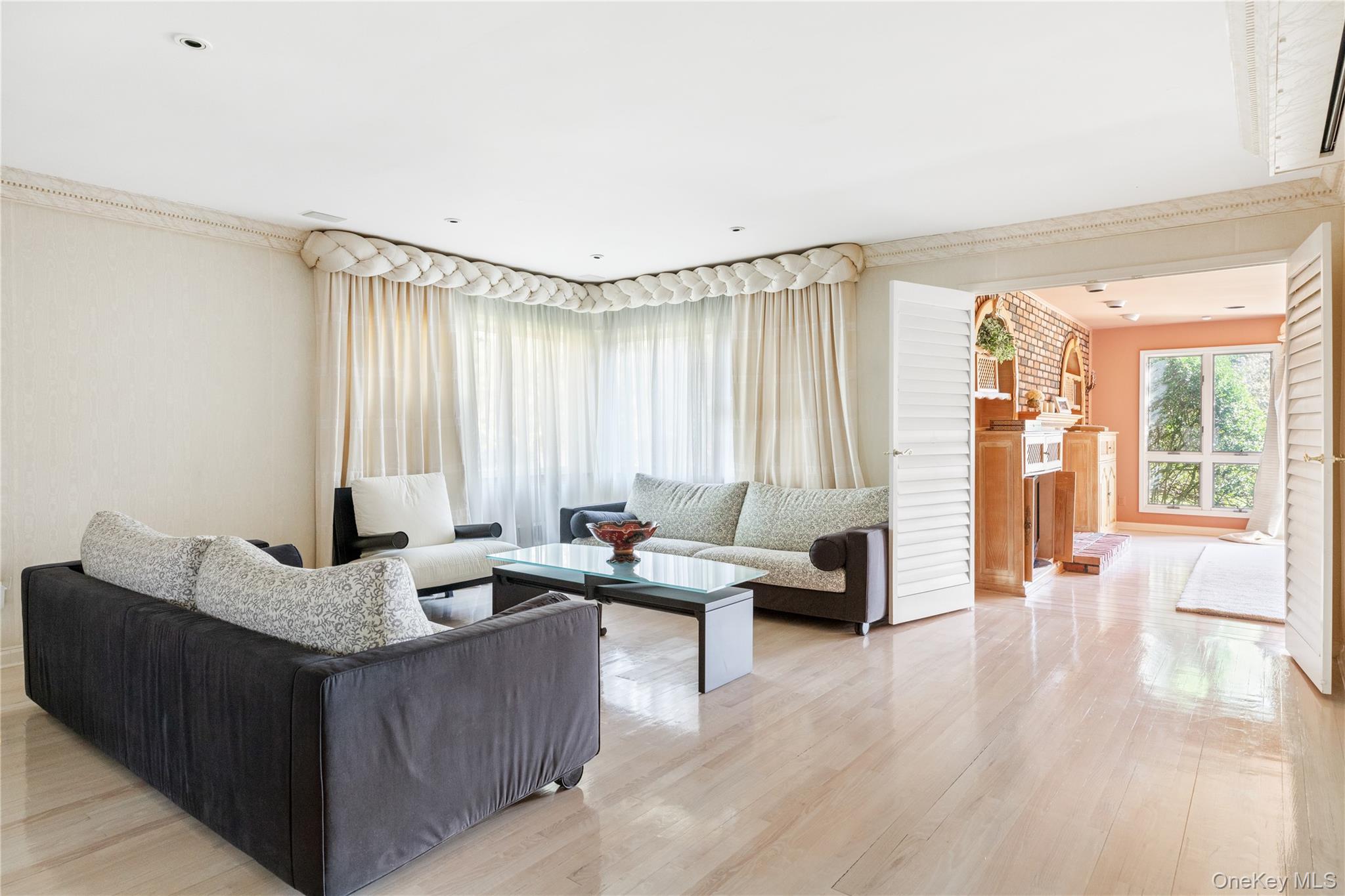 6 Longridge Lane, Old Brookville, NY 11545