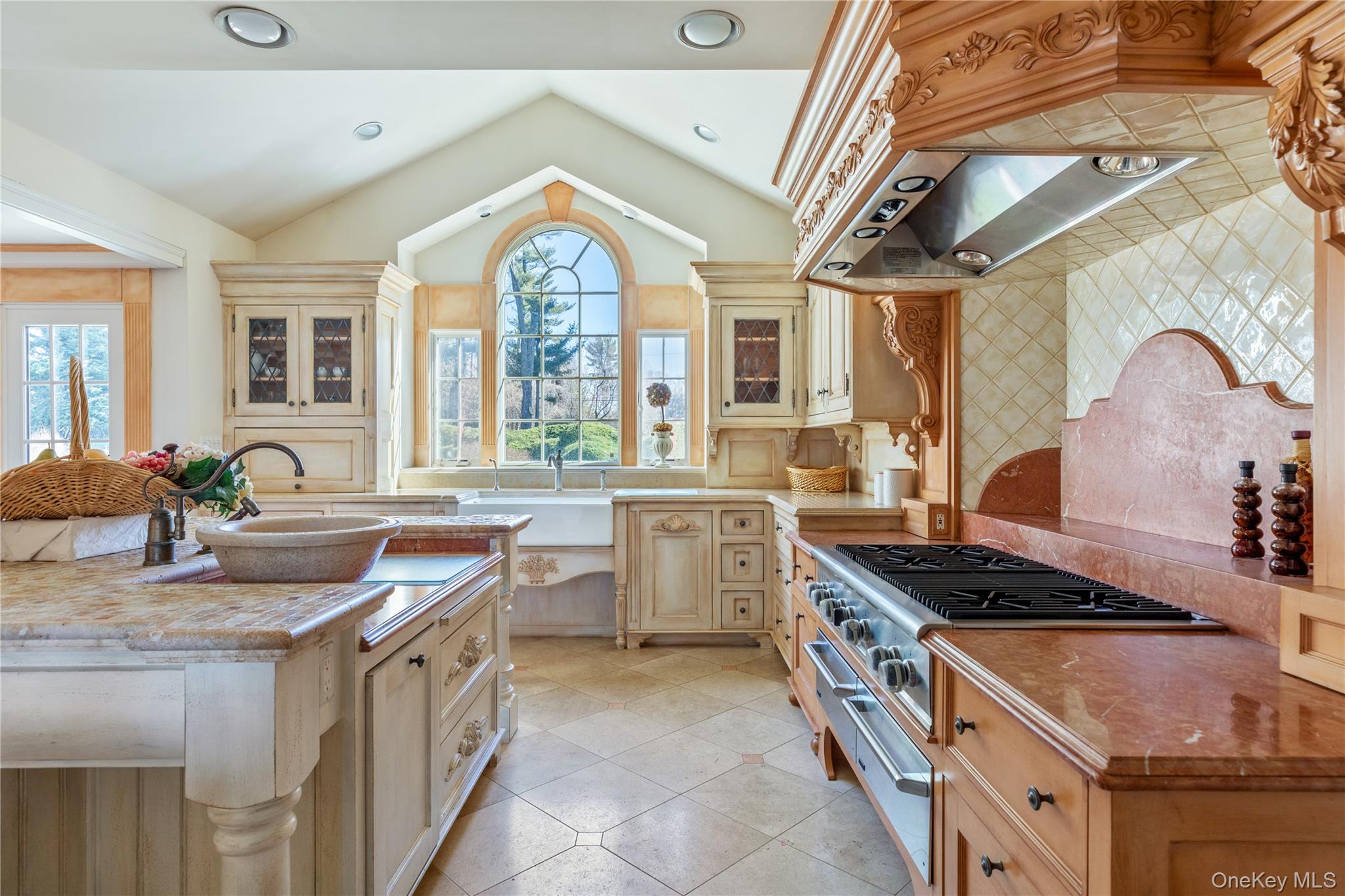 6 Longridge Lane, Old Brookville, NY 11545