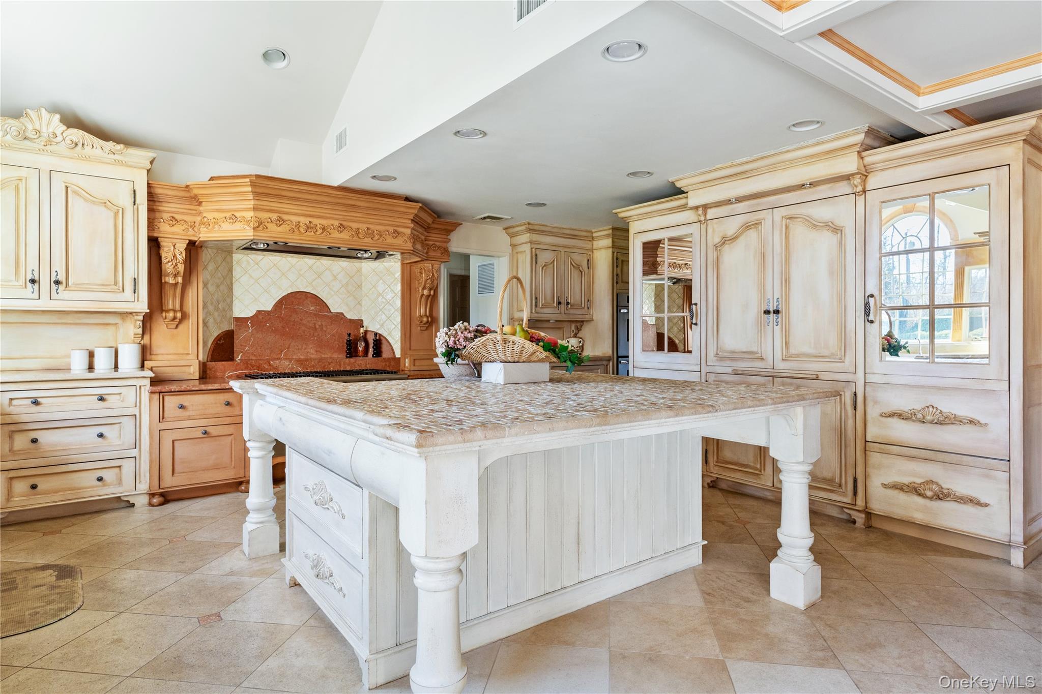 6 Longridge Lane, Old Brookville, NY 11545