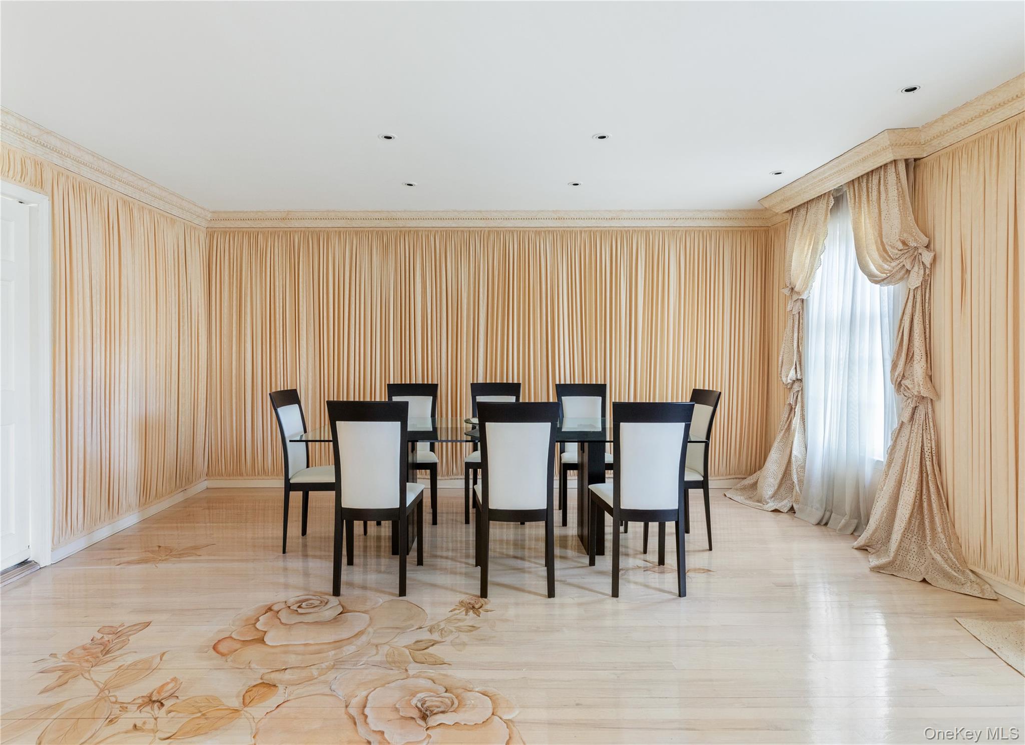 6 Longridge Lane, Old Brookville, NY 11545