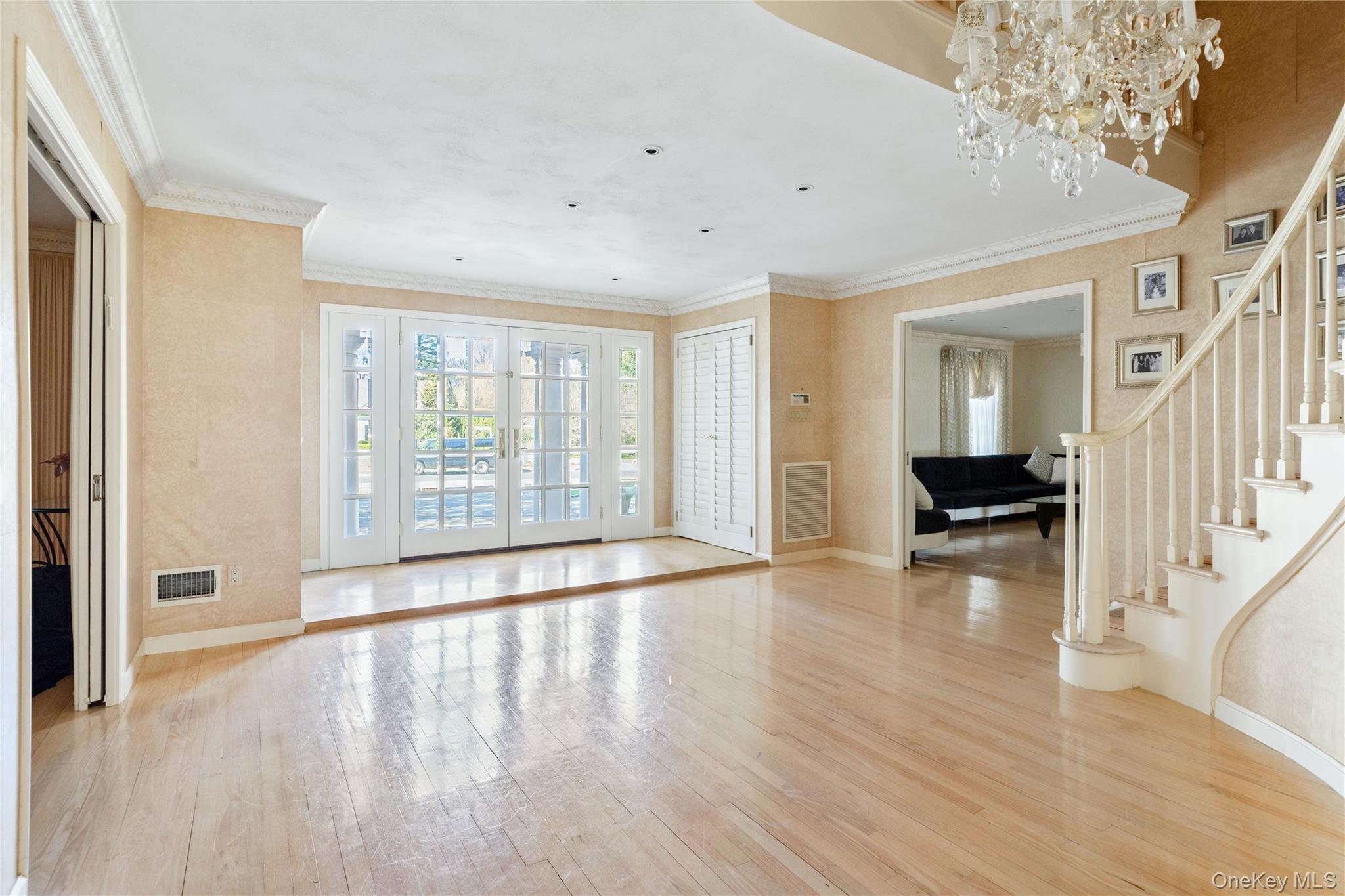 6 Longridge Lane, Old Brookville, NY 11545