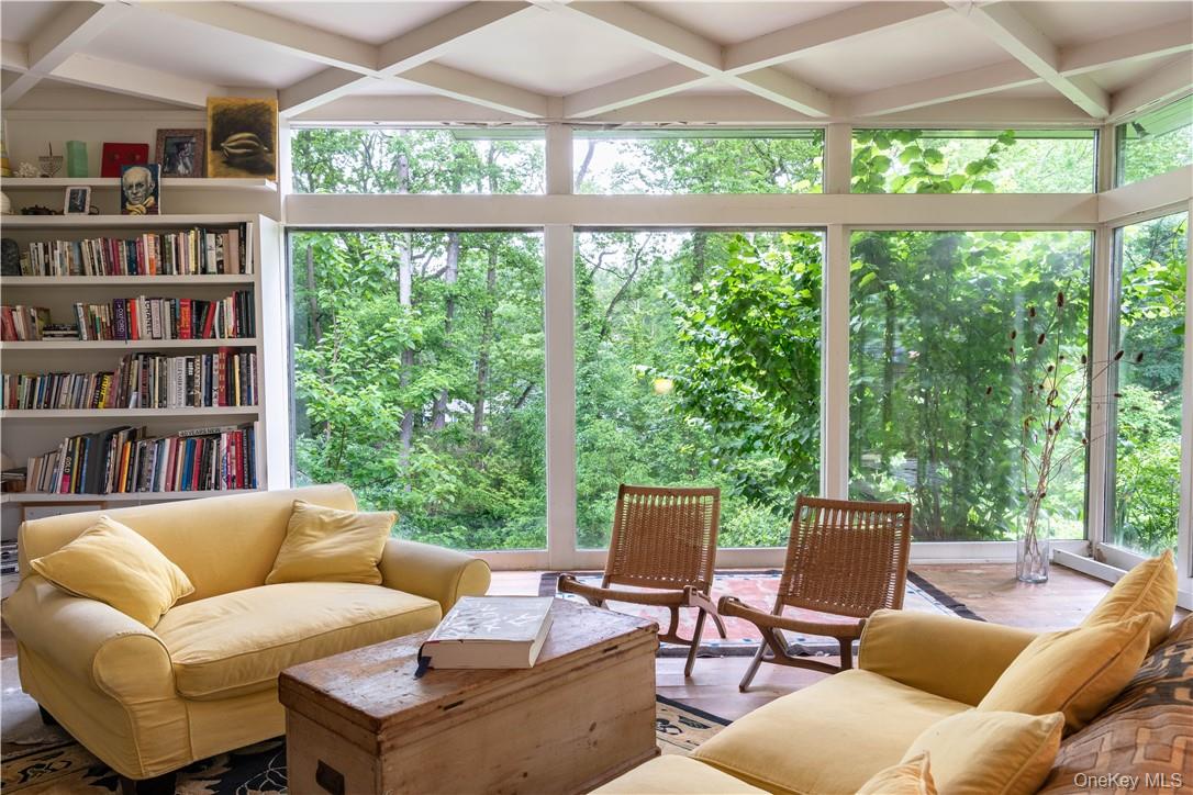 21 Woods Road, Palisades, NY 10964