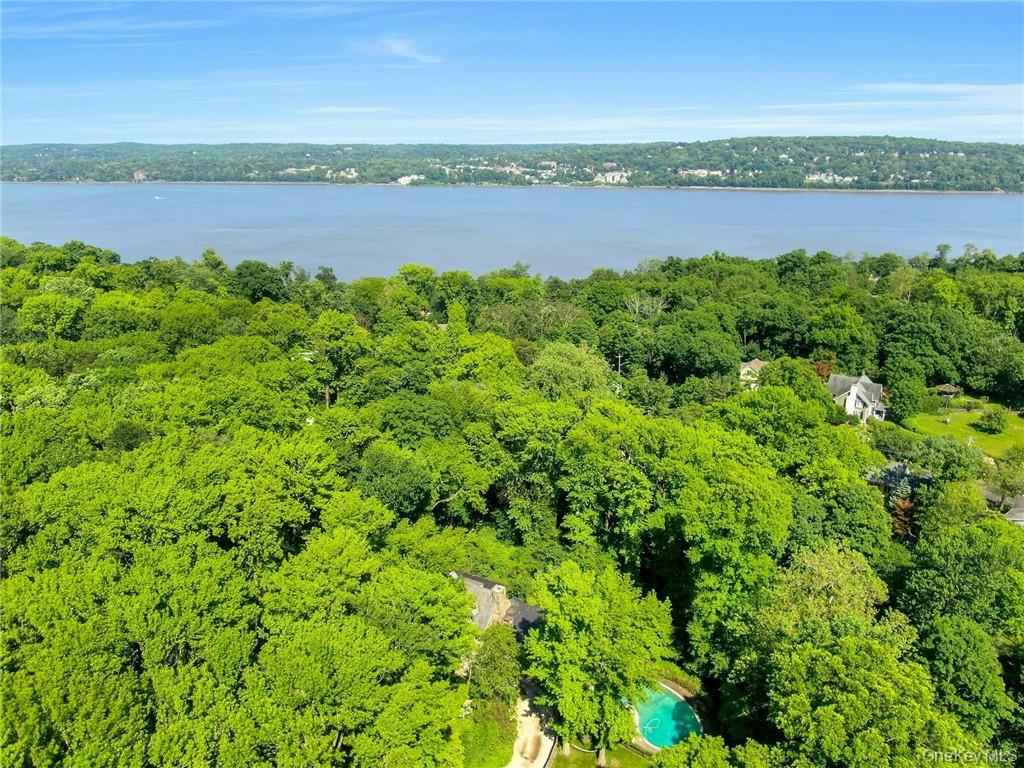 21 Woods Road, Palisades, NY 10964