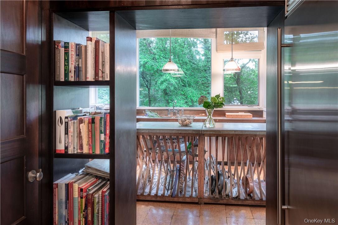 21 Woods Road, Palisades, NY 10964