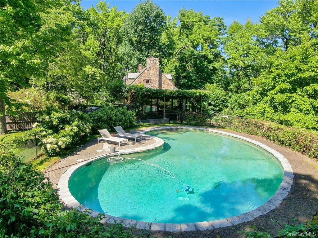 21 Woods Road, Palisades, NY 10964