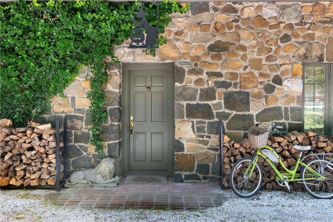 21 Woods Road, Palisades, NY 10964