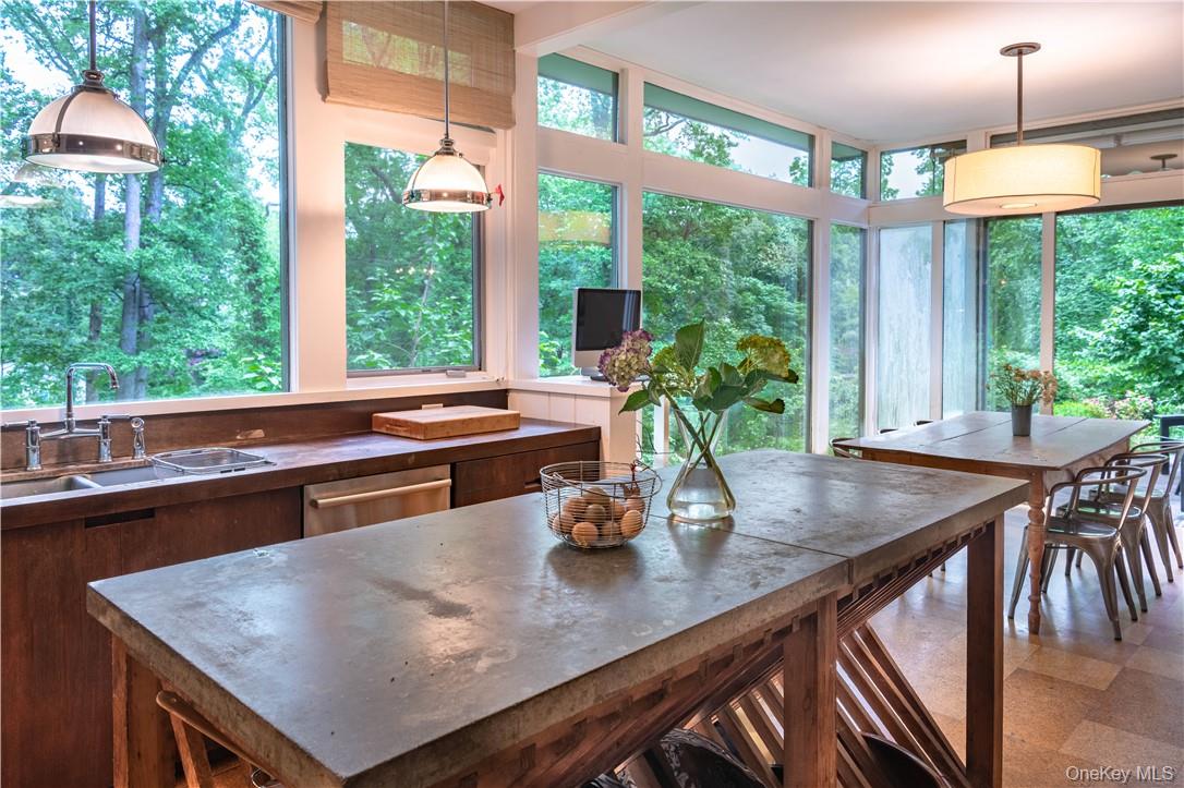 21 Woods Road, Palisades, NY 10964