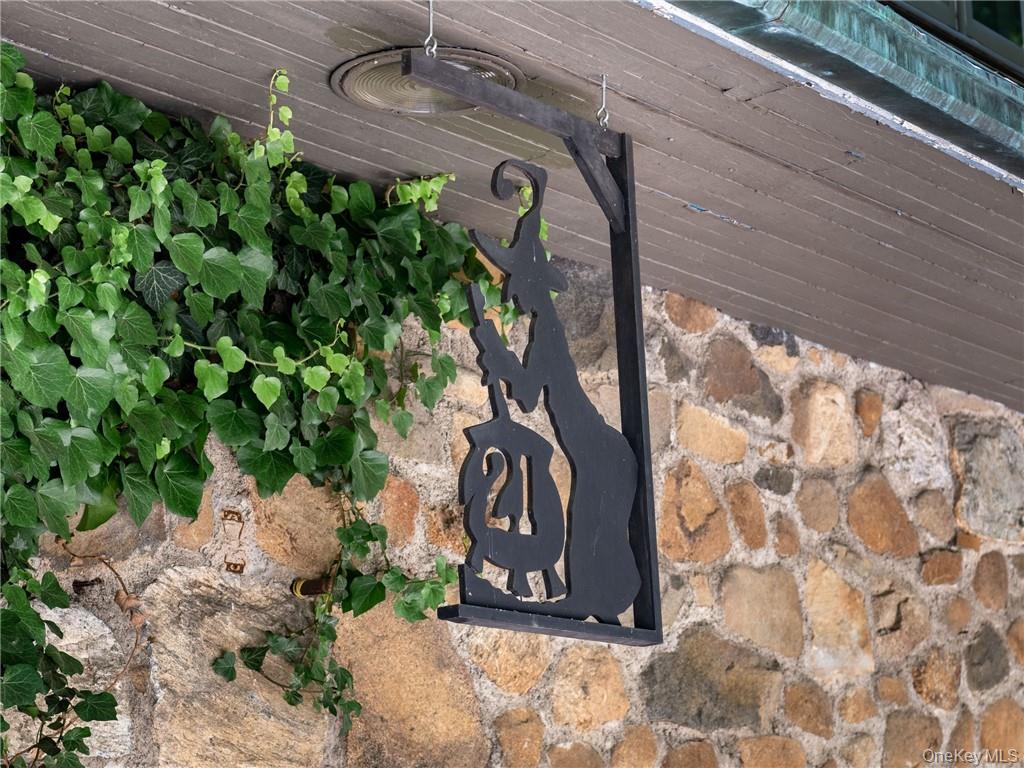 21 Woods Road, Palisades, NY 10964