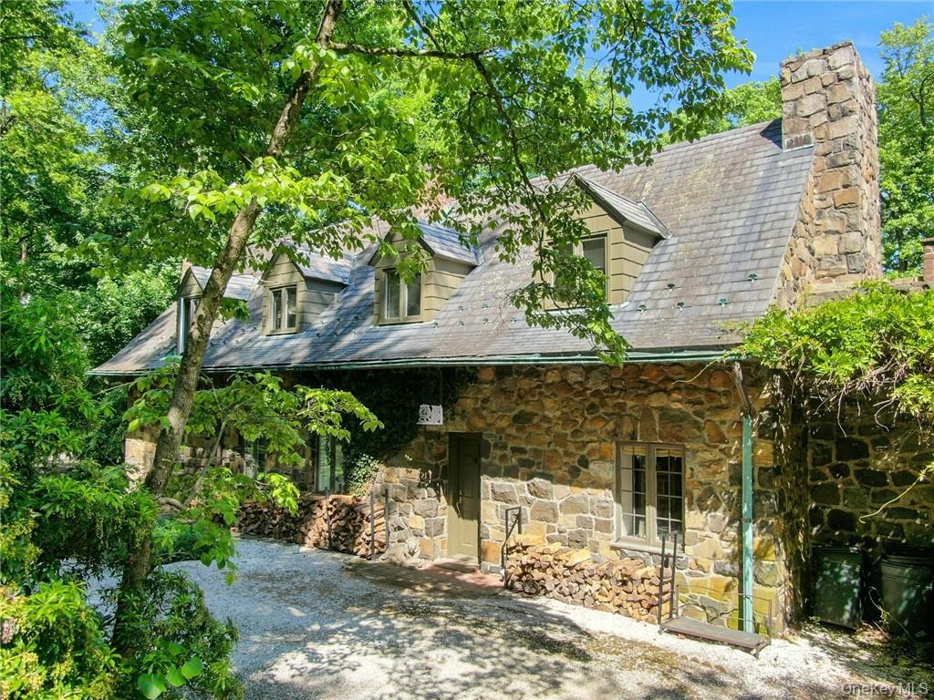 21 Woods Road, Palisades, NY 10964