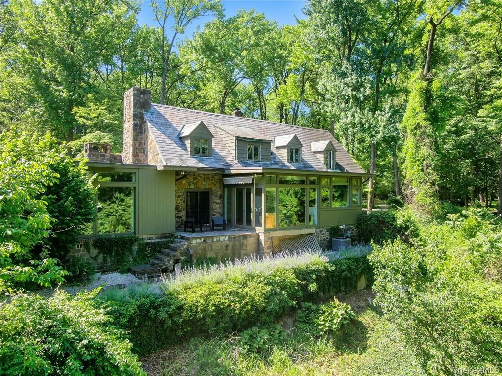 21 Woods Road, Palisades, NY 10964