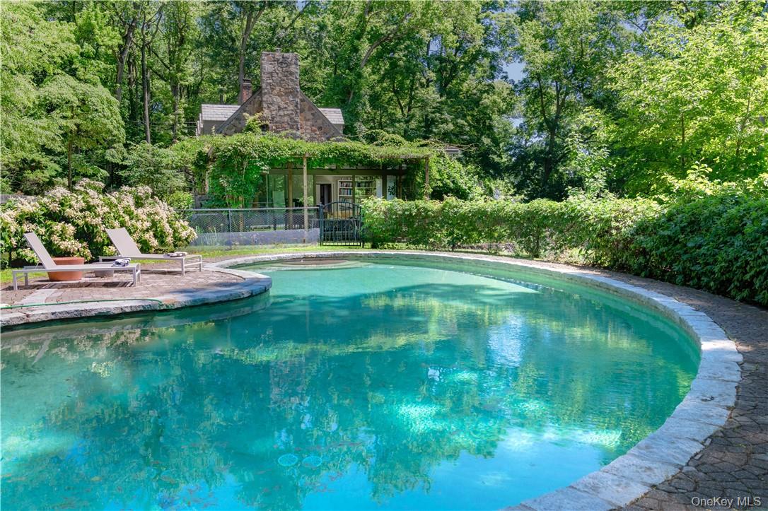 21 Woods Road, Palisades, NY 10964