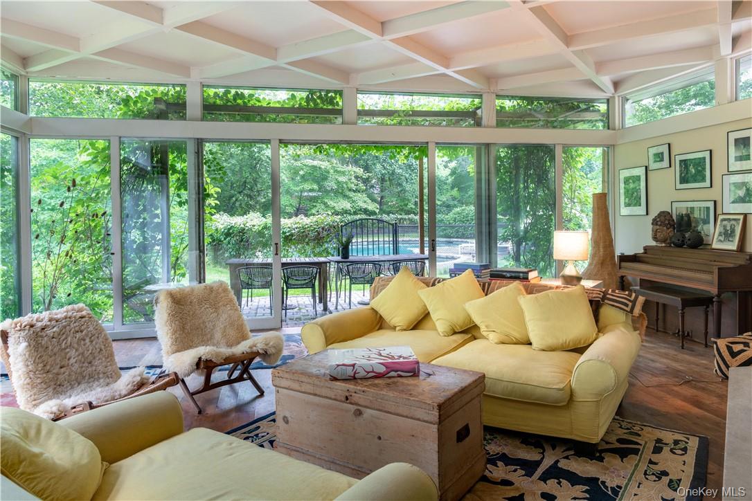 21 Woods Road, Palisades, NY 10964