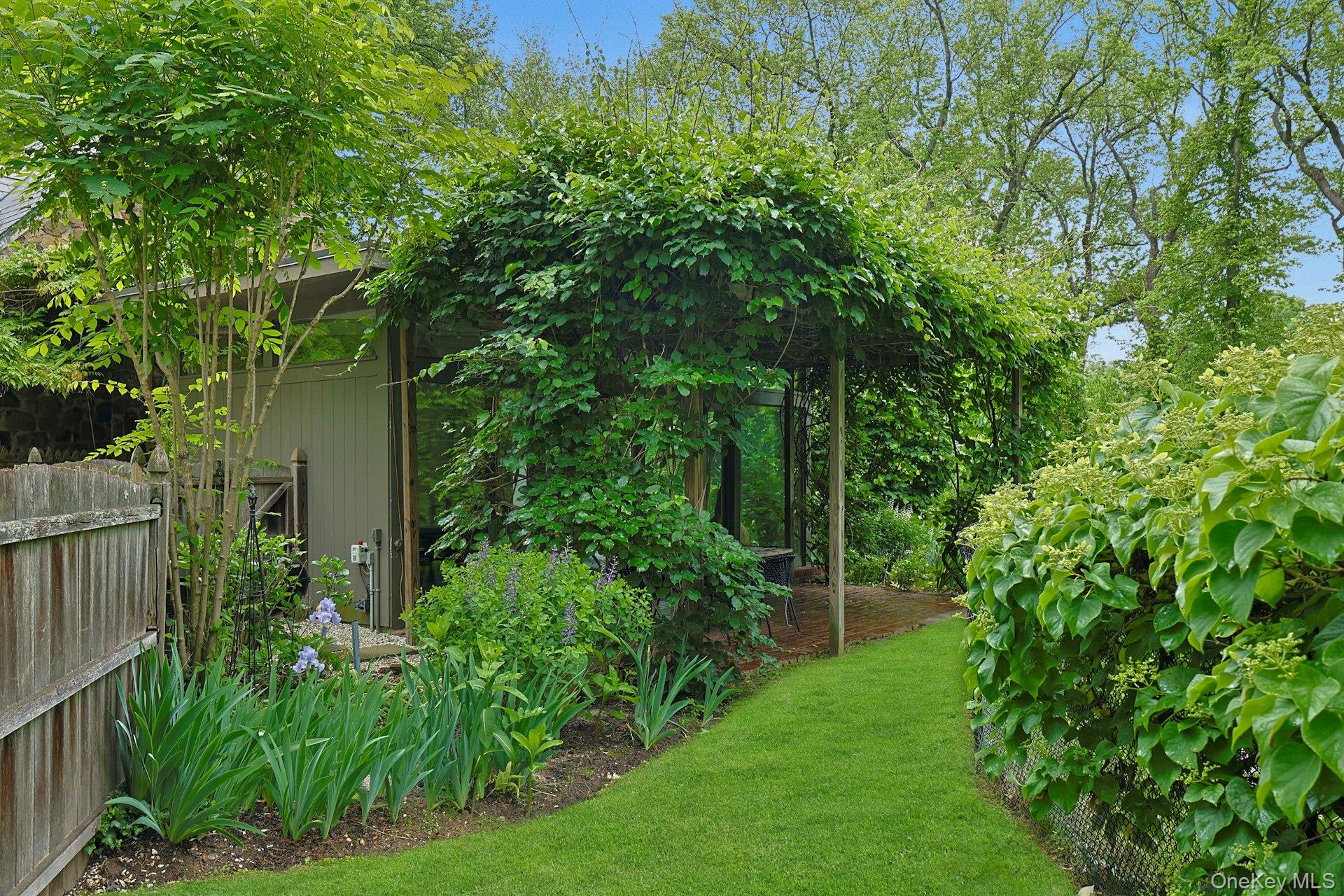 21 Woods Road, Palisades, NY 10964