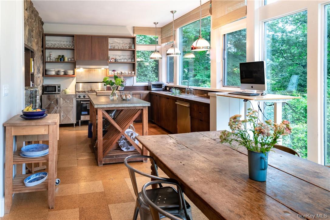 21 Woods Road, Palisades, NY 10964