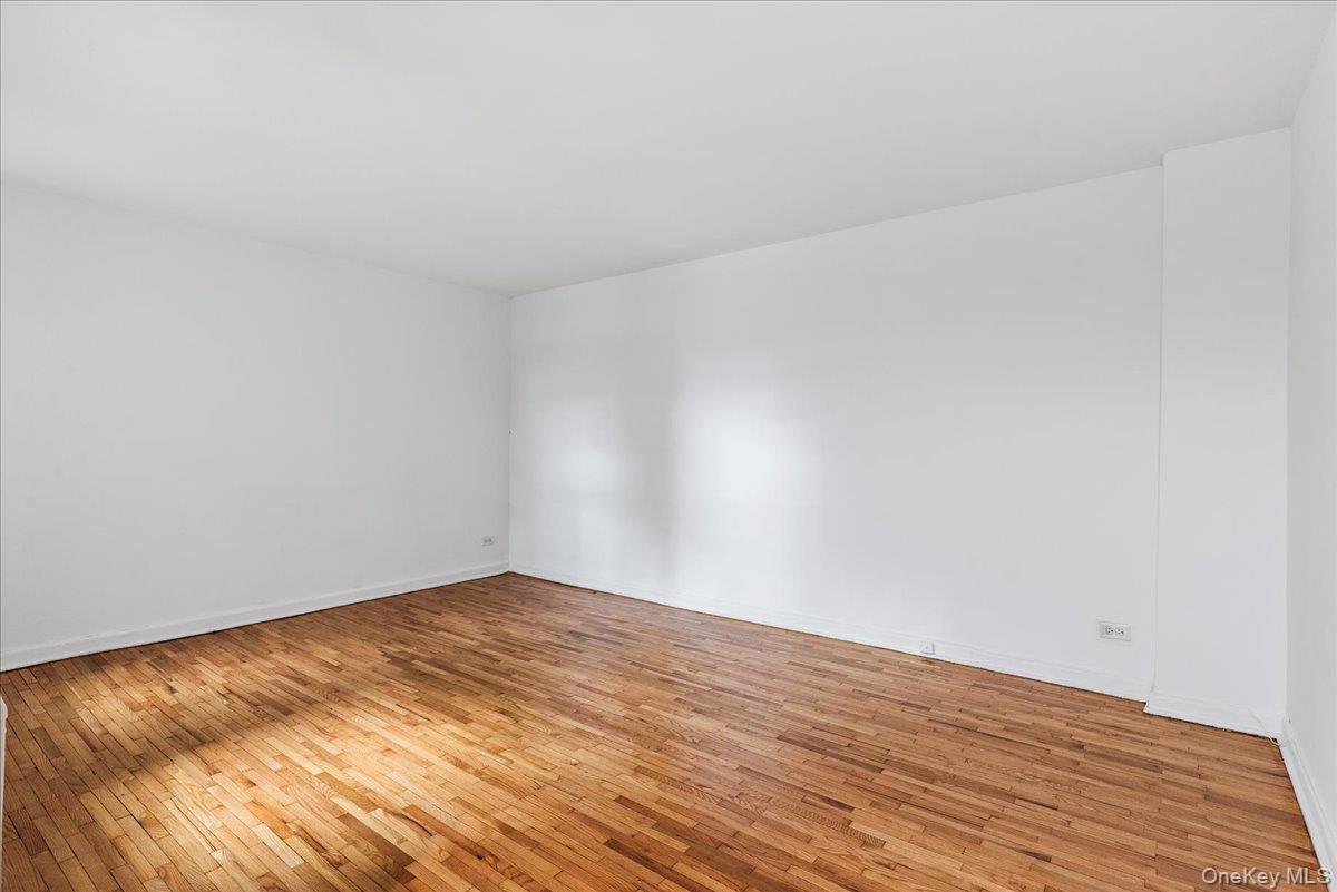 140-18 Burden Crescent # 106, Briarwood, NY 11435