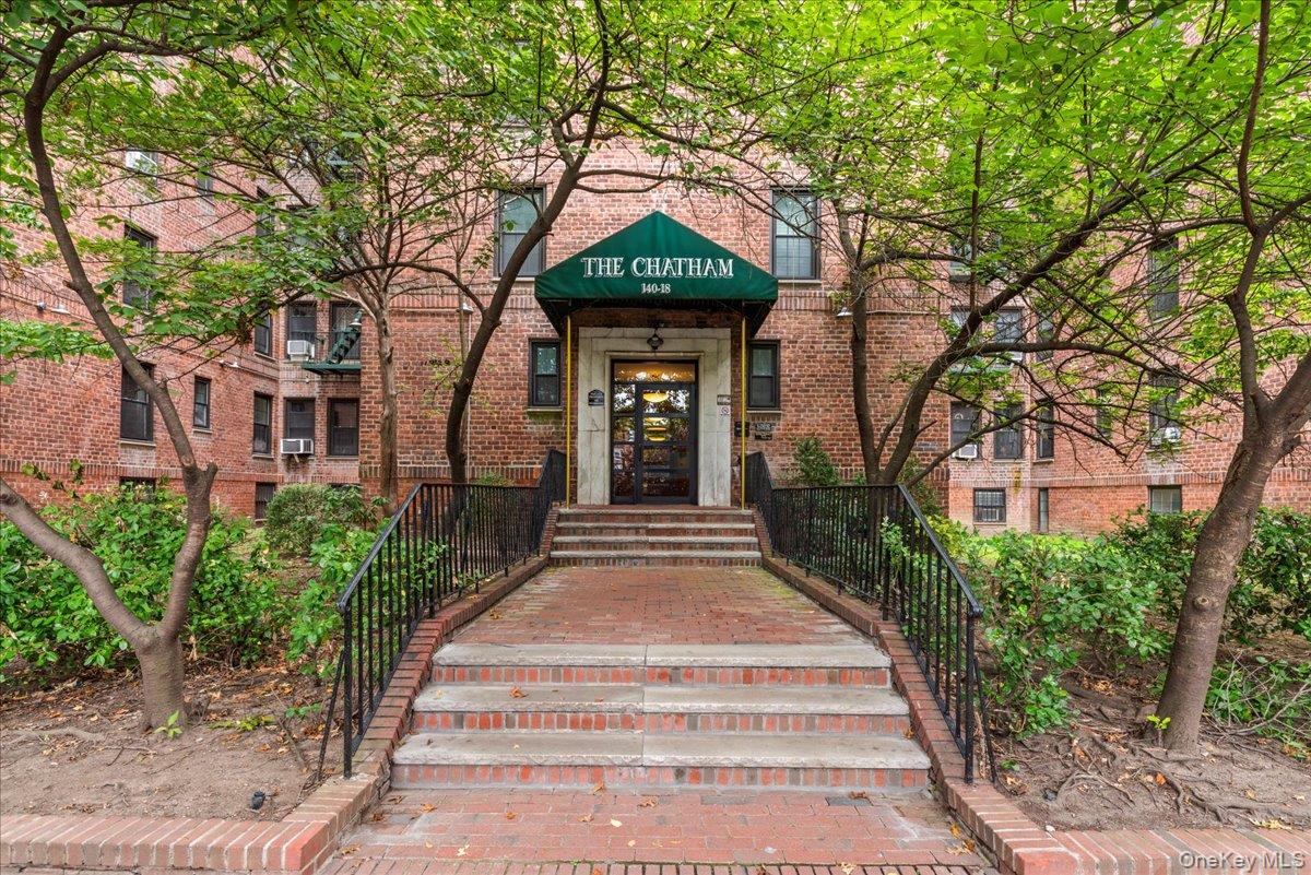 140-18 Burden Crescent # 106, Briarwood, NY 11435