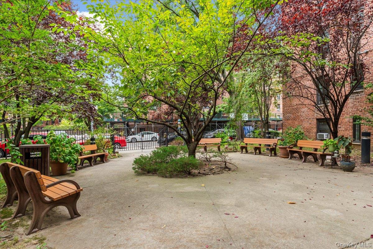 140-18 Burden Crescent # 106, Briarwood, NY 11435