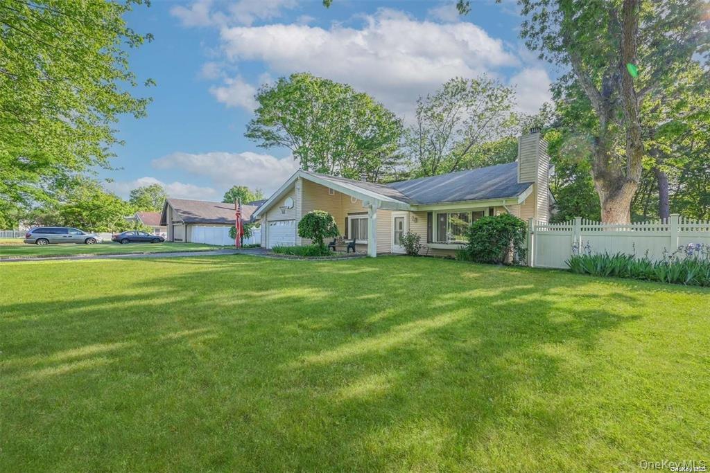 38 Glenmere Lane, Coram, NY 11727