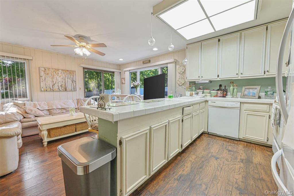 38 Glenmere Lane, Coram, NY 11727