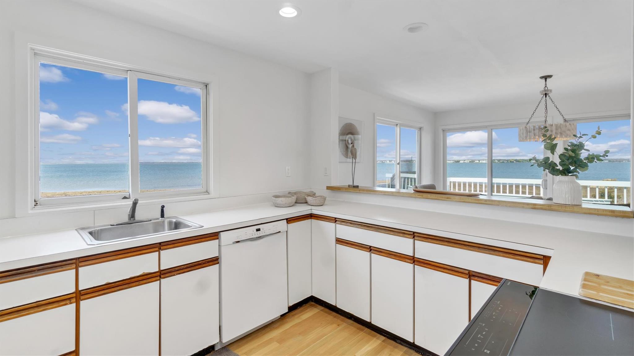 552 Dune Road, Westhampton, NY 11977