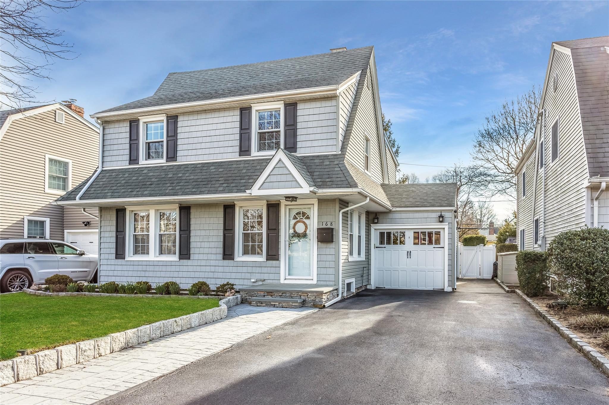 168 Argyle Road, Stewart Manor, NY 11530