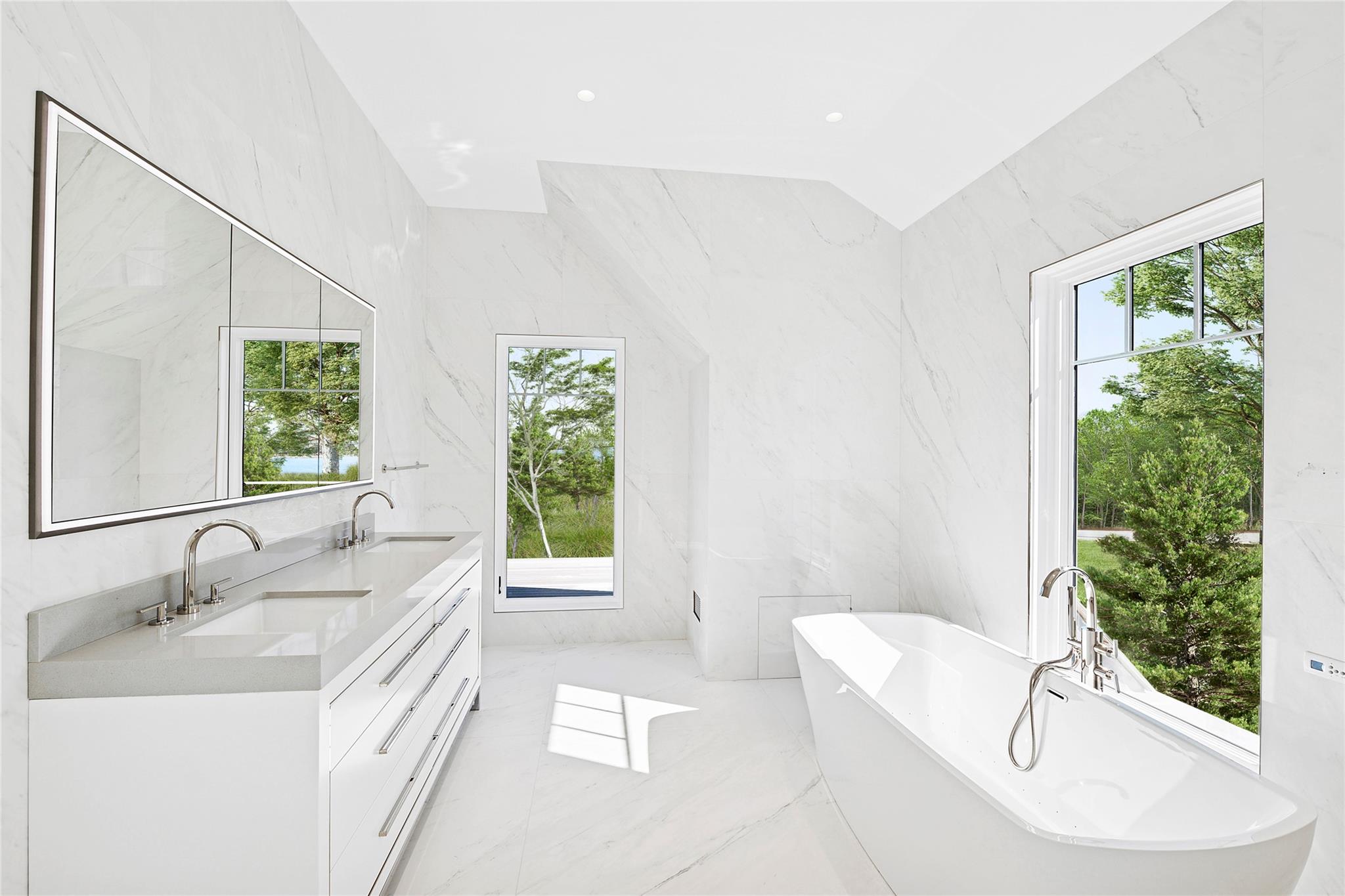 25 Fresh Pond Road, North Haven, NY 11963