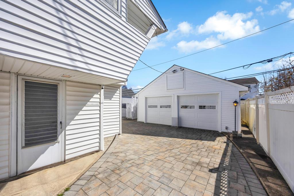 38 Cliff Lane, Levittown, NY 11756