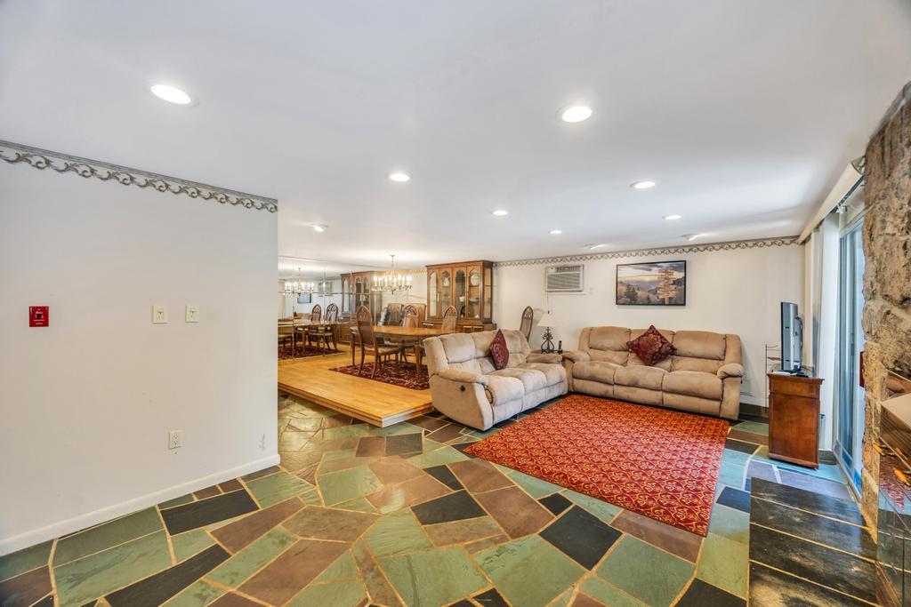 38 Cliff Lane, Levittown, NY 11756