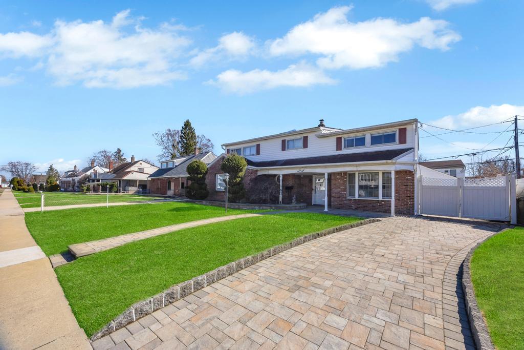 38 Cliff Lane, Levittown, NY 11756