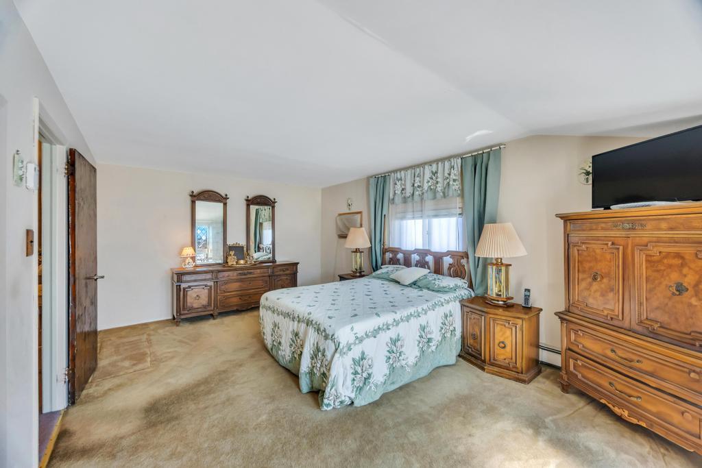 38 Cliff Lane, Levittown, NY 11756