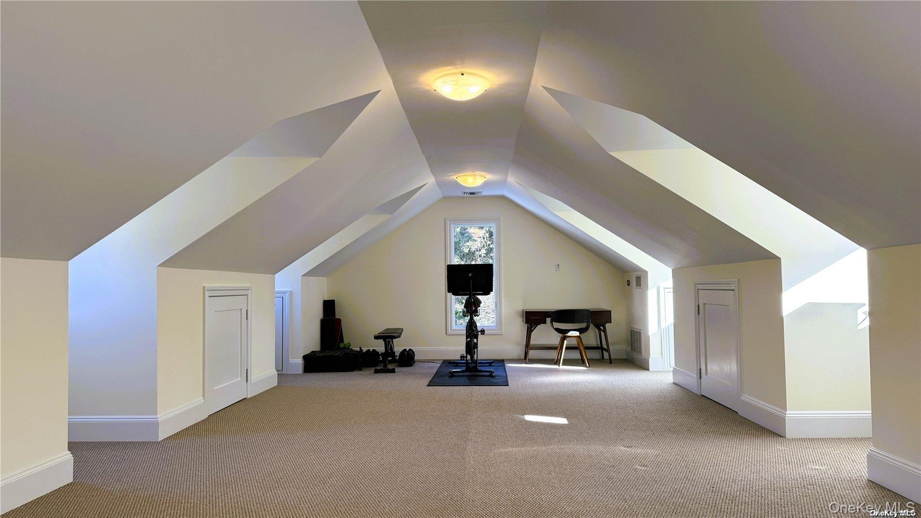 22 Old Neck Road S, Center Moriches, NY 11934