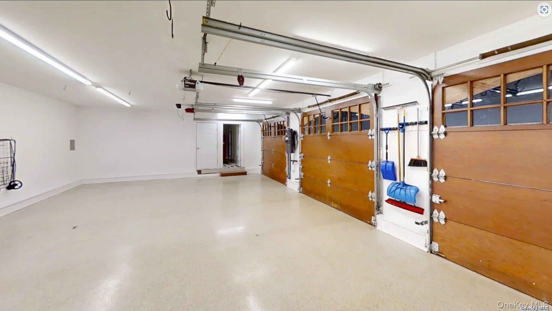 22 Old Neck Road S, Center Moriches, NY 11934