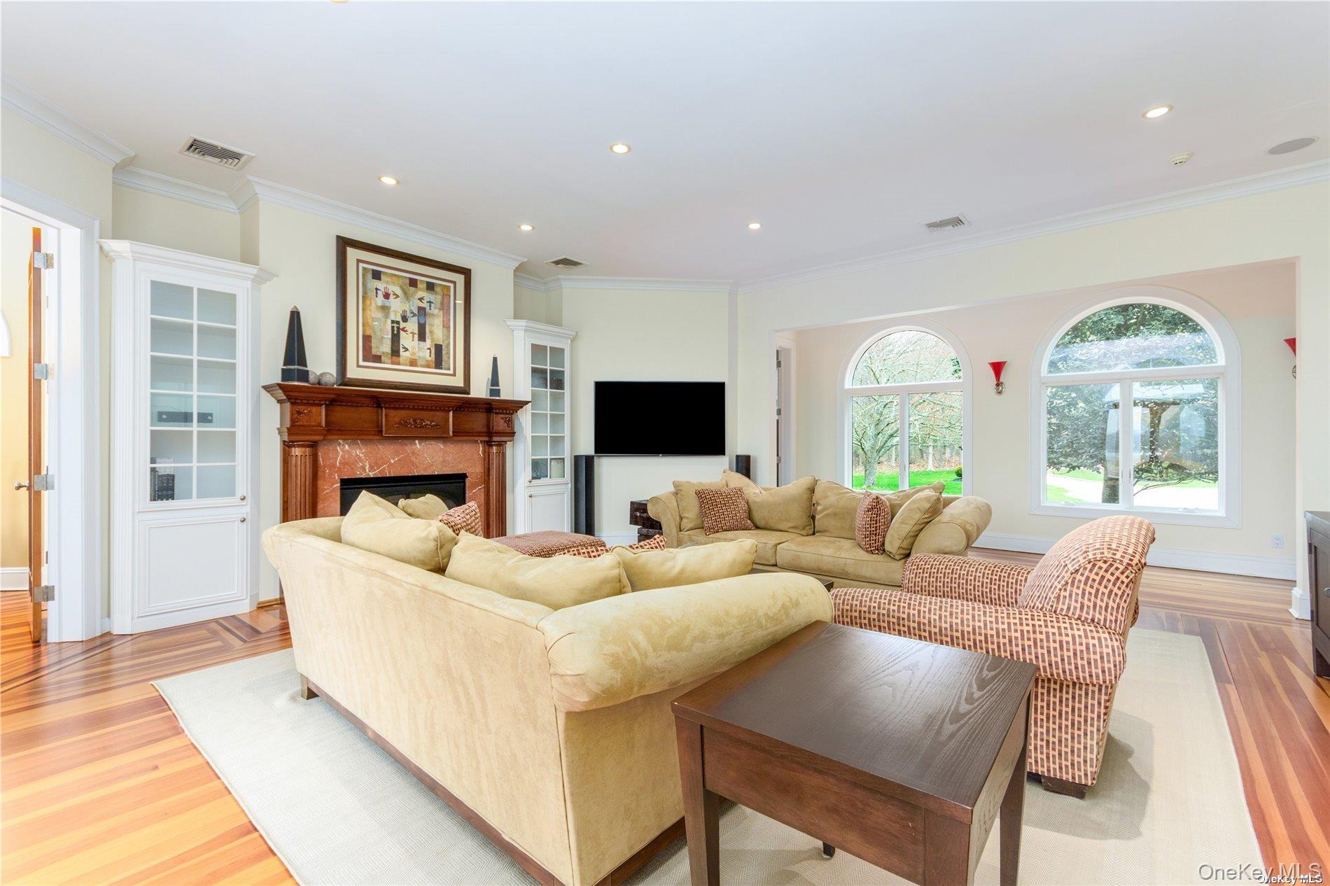 22 Old Neck Road S, Center Moriches, NY 11934