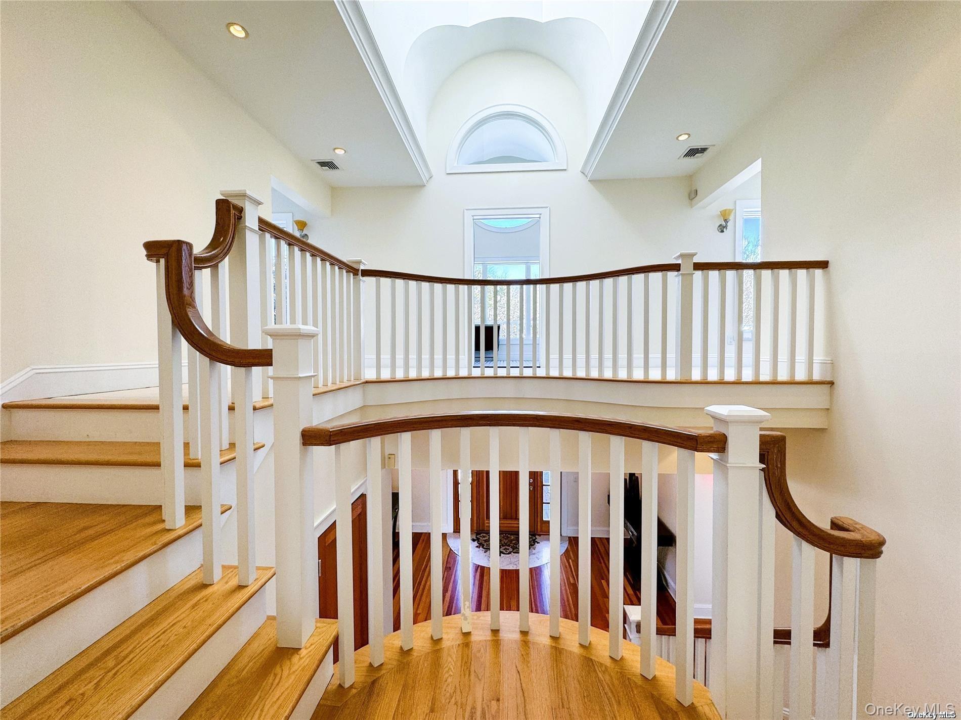 22 Old Neck Road S, Center Moriches, NY 11934