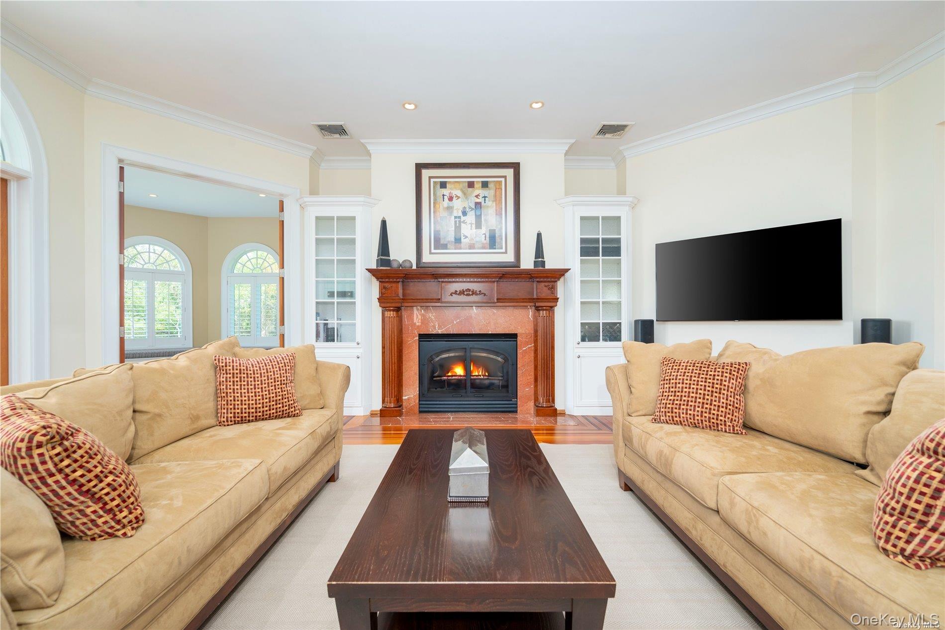 22 Old Neck Road S, Center Moriches, NY 11934