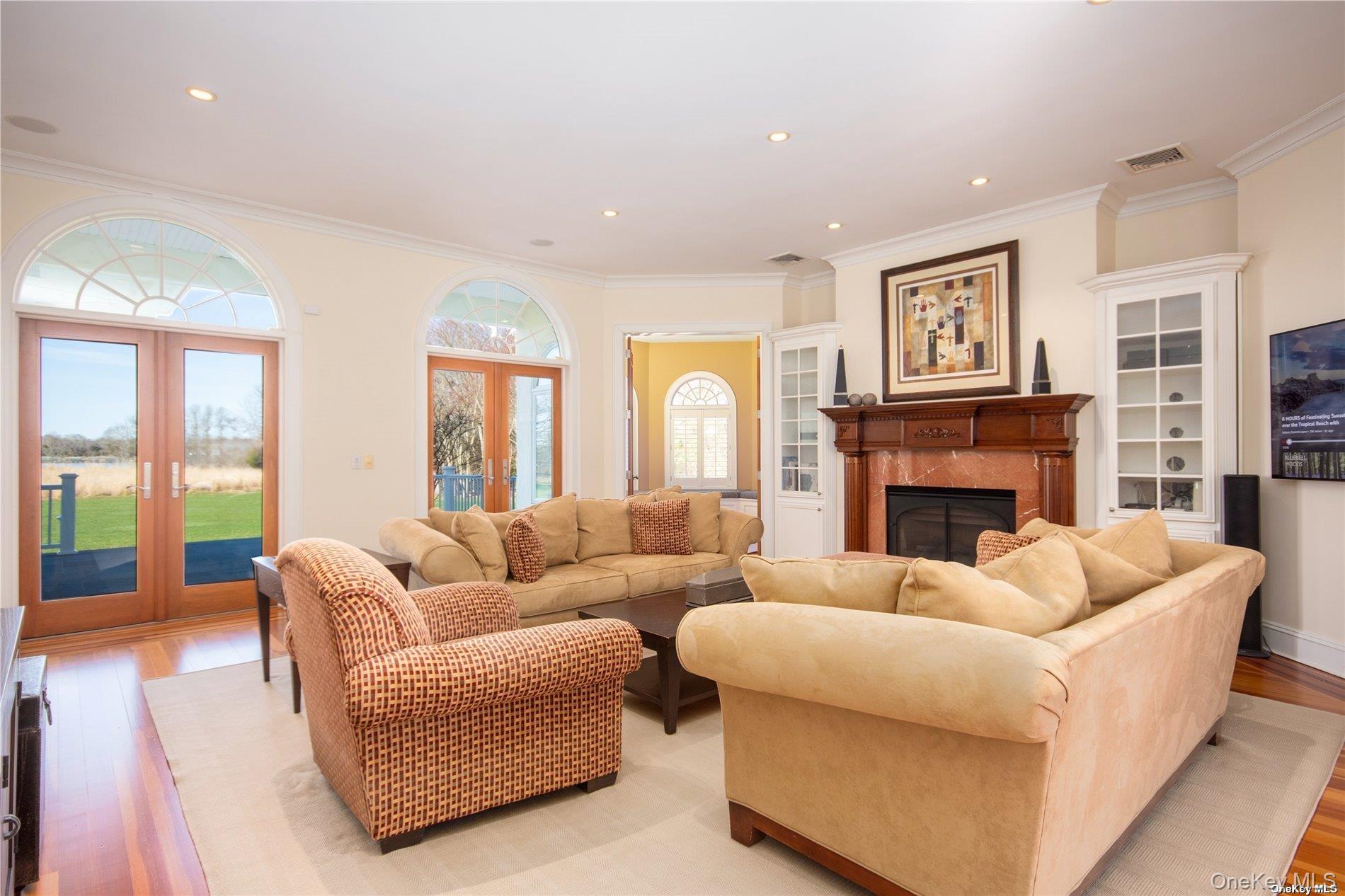 22 Old Neck Road S, Center Moriches, NY 11934