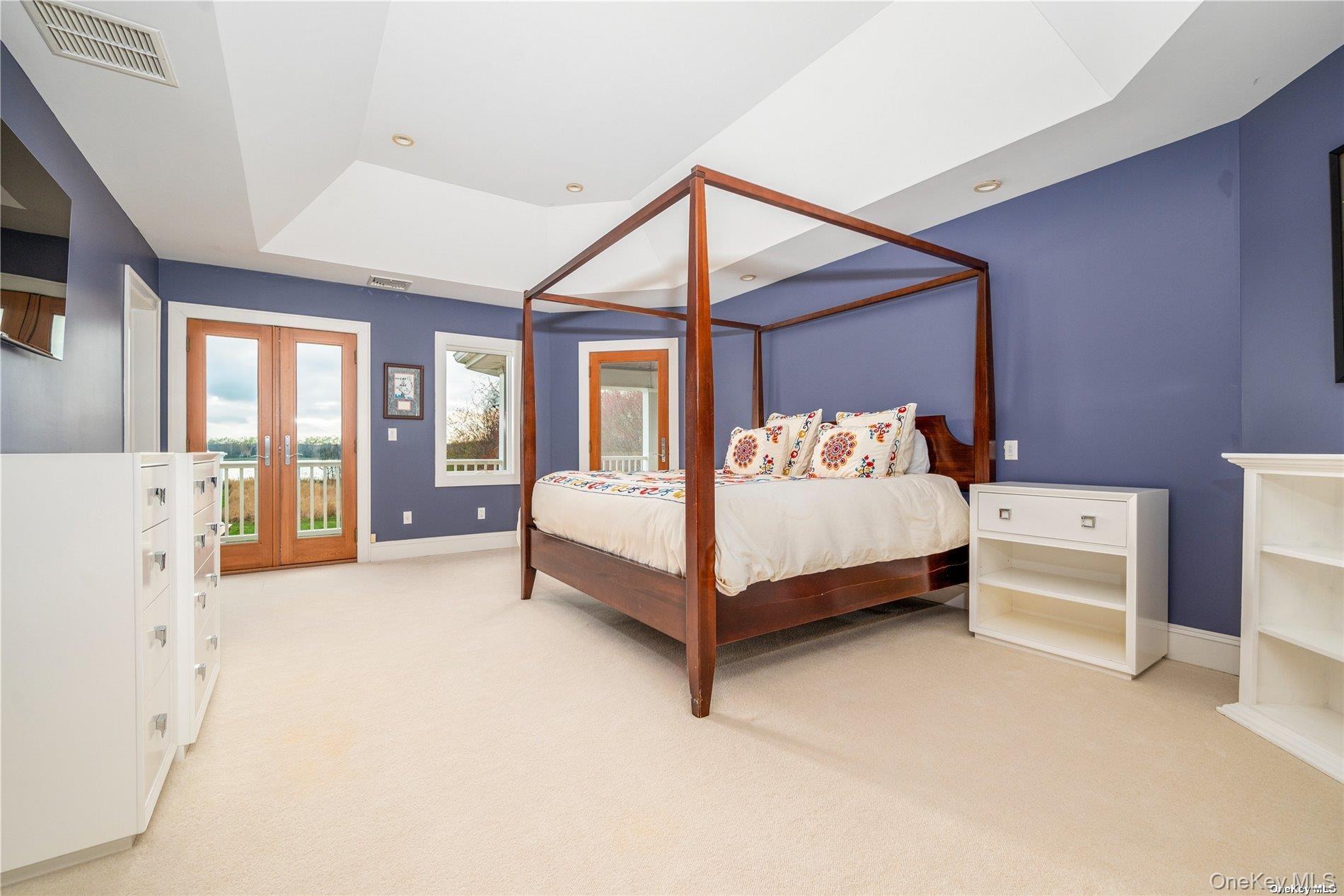 22 Old Neck Road S, Center Moriches, NY 11934