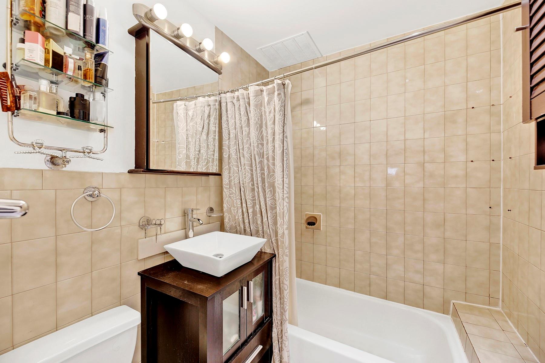 68-21 75 Street, Middle Village, NY 11379