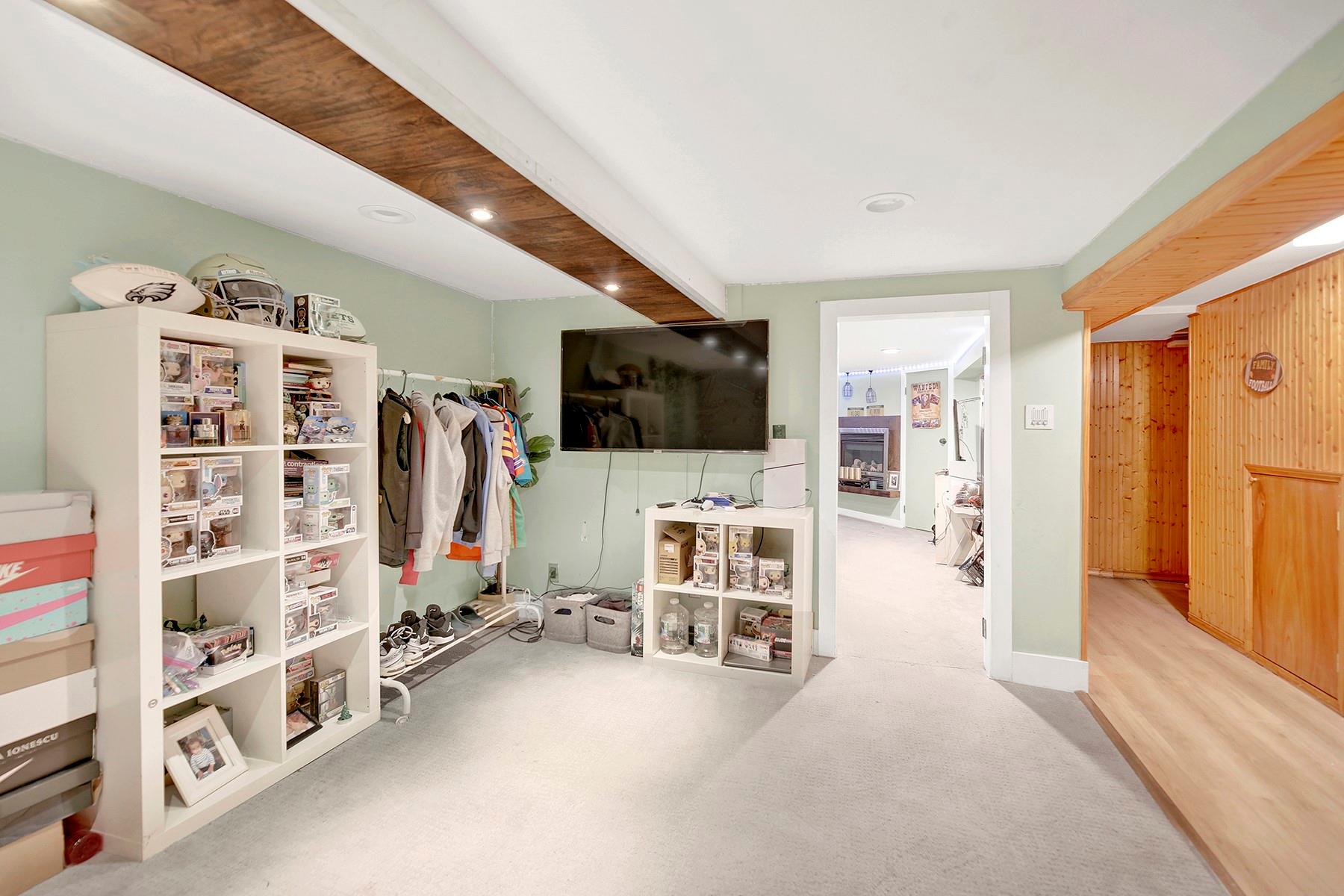 68-21 75 Street, Middle Village, NY 11379