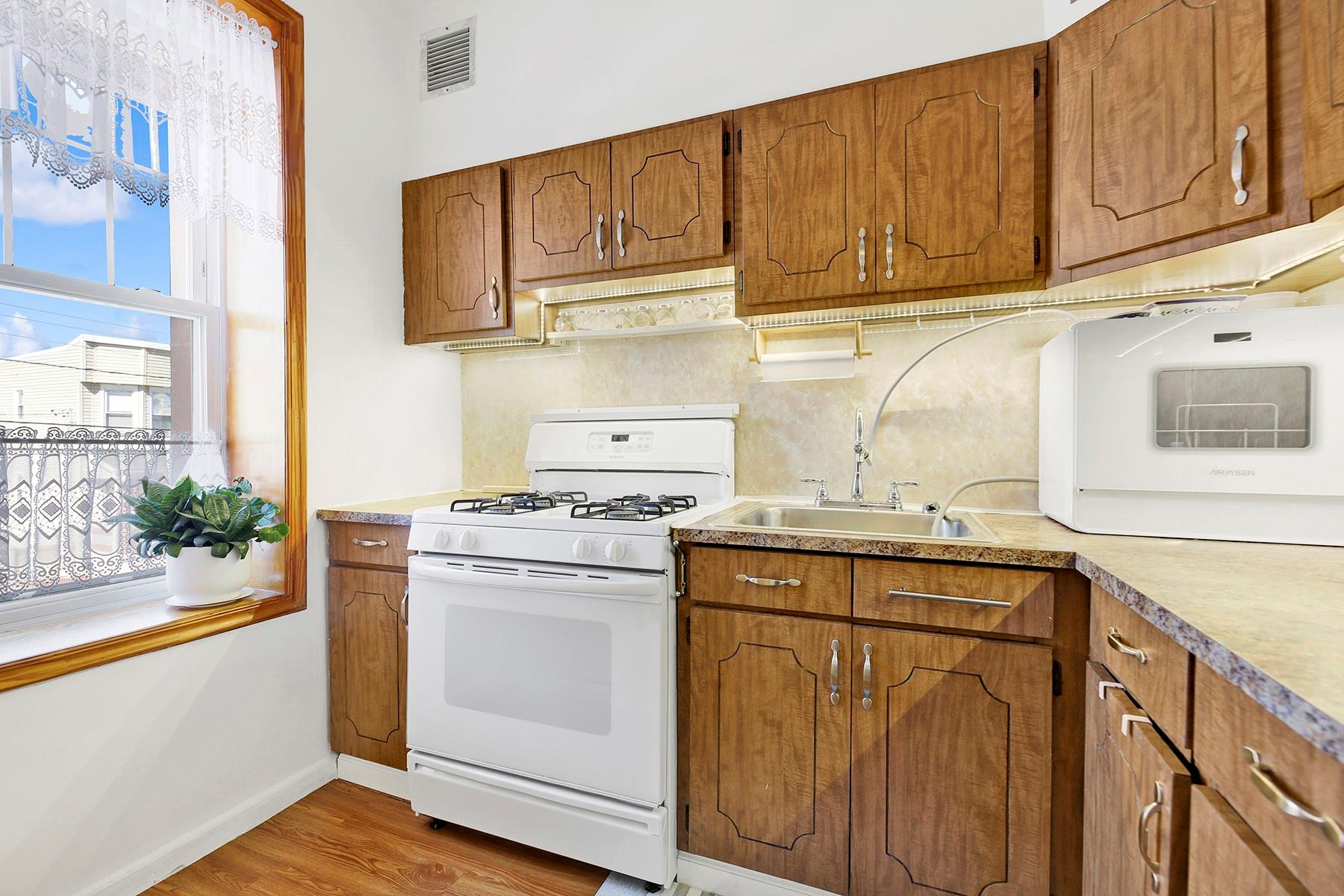 68-21 75 Street, Middle Village, NY 11379