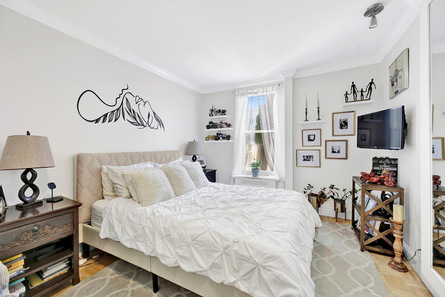 68-21 75 Street, Middle Village, NY 11379