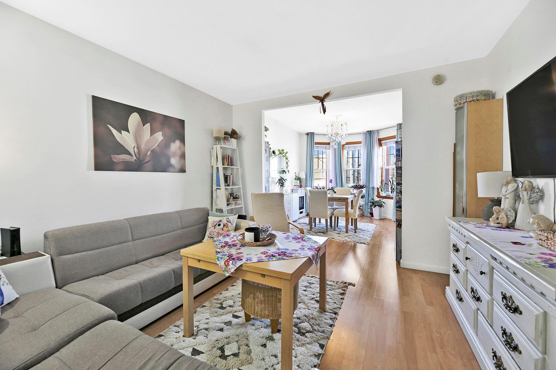 68-21 75 Street, Middle Village, NY 11379