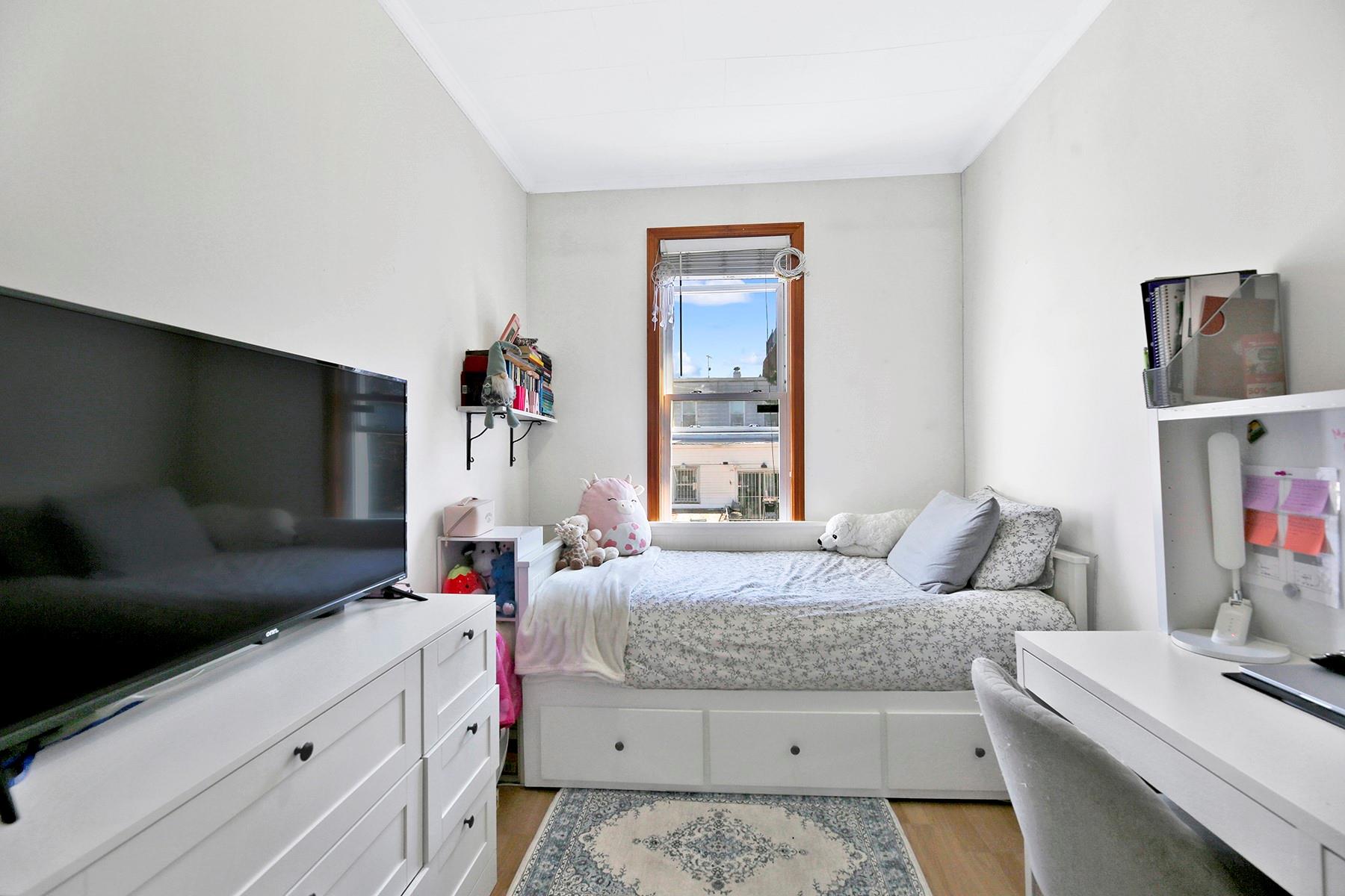 68-21 75 Street, Middle Village, NY 11379