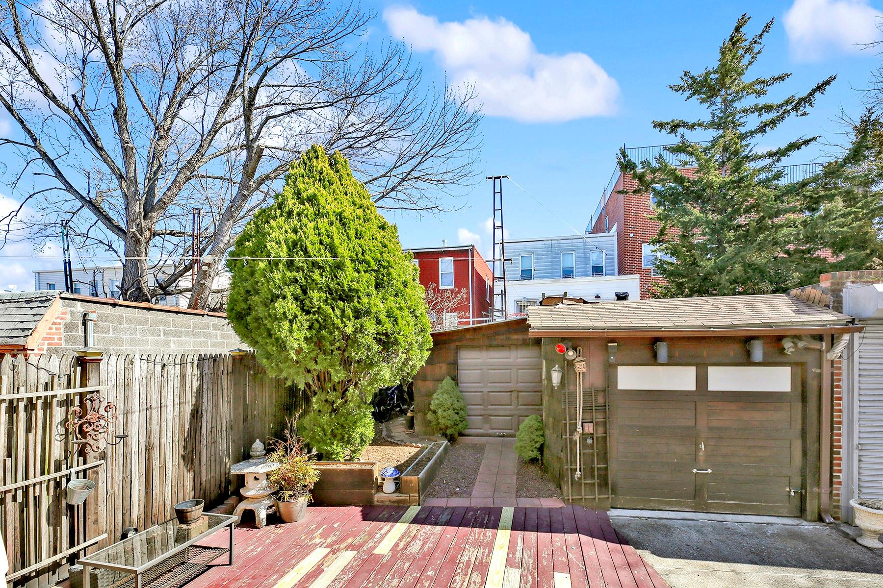 68-21 75 Street, Middle Village, NY 11379