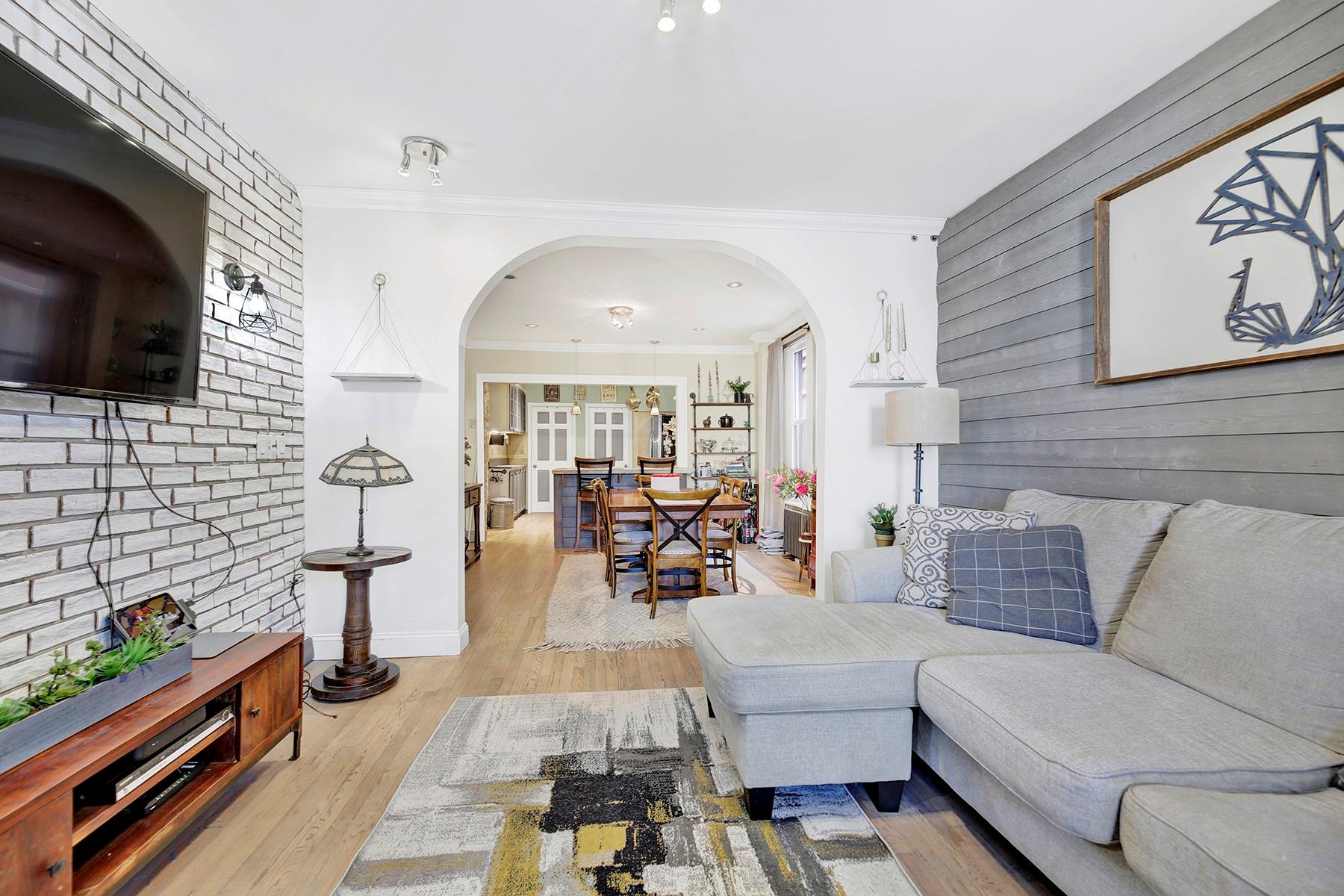 68-21 75 Street, Middle Village, NY 11379